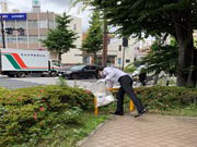 Cleaning up the sidewalk around the plant (Oriental Yeast Co., Ltd)