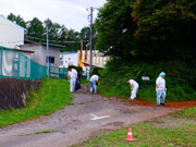 Cleaning the area around a business location (Kitayama Labes Co., Ltd.)