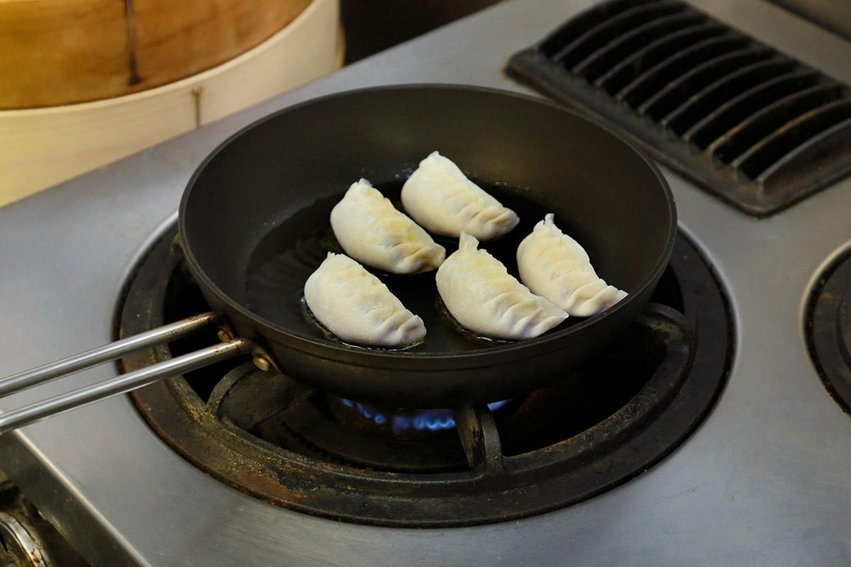 餃子の焼き方