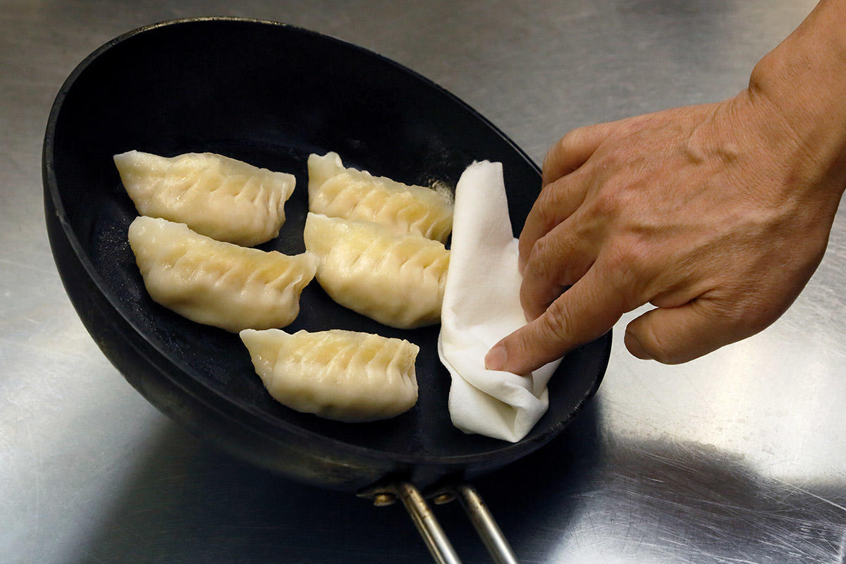 餃子の焼き方