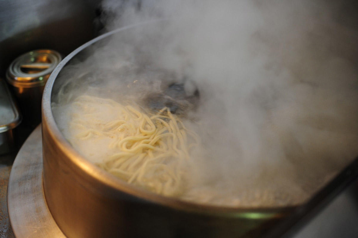 うどんの盛りつけ