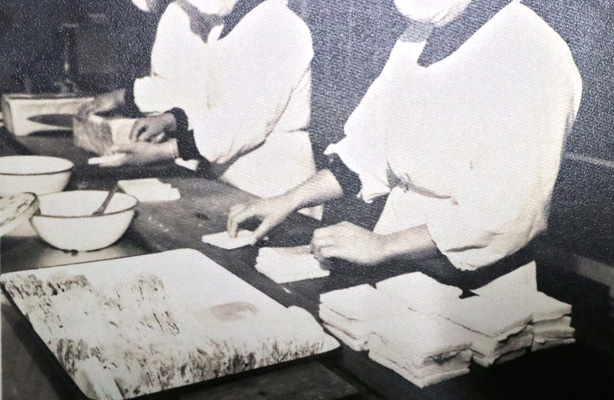 1958年(昭和33年)の製造風景