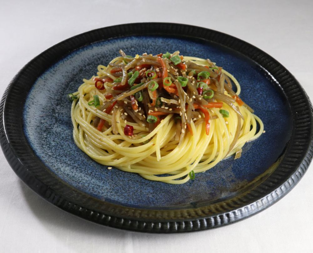 ごぼうとにんじんのスパゲティ ペペロンチーニ