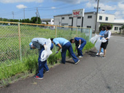 Lake Biwa Day communal effort to clean the shore of Lake Biwa (Oriental Yeast Co., Ltd.)